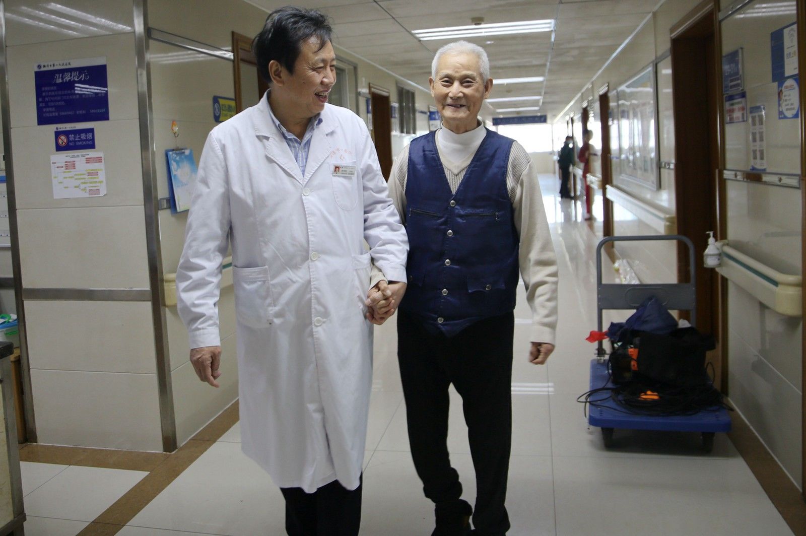 湘潭市|膝关节疼痛6年，92岁大爷在湘潭市第一人民医院完成膝关节置换手术
