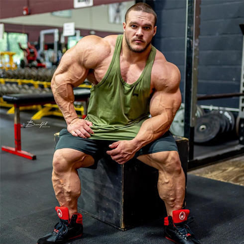 健美之星|25岁的肌肉巨兽,臂围达到58厘米,堪称未来的“健美之星”