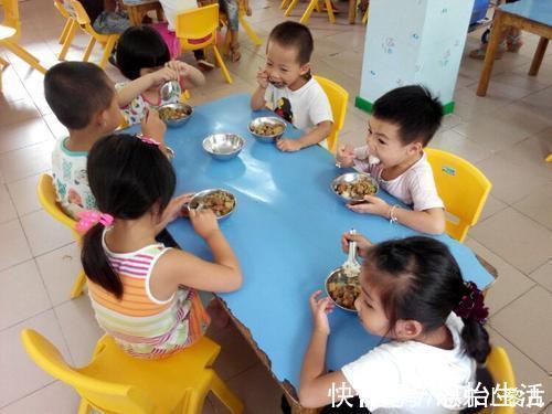 幼儿园|“我女儿手镯上万元,你们赔吧”,幼儿园老师三句话让家长无语