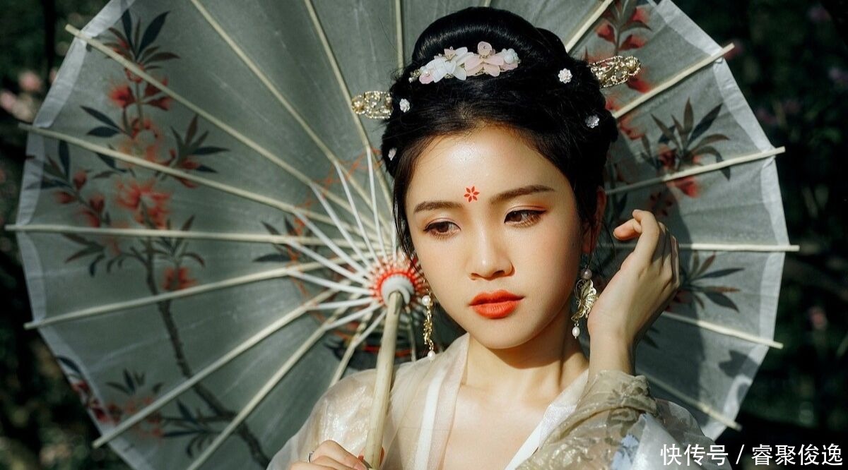 写一首“江山美人”藏头诗,聊一段红尘滚滚的世俗情事