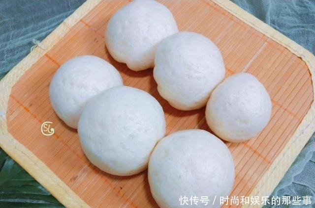 奶黄包|孩子三天两头想吃的早餐,早上一加热就好,简单方便,营养足