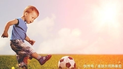 运动|宝娃在4岁前,这4种运动不能做,家长别再“弄巧成拙”了