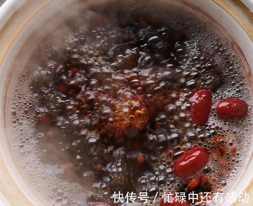 五红汤|生怕冷就喝此汤,补气益血,气色红润有光泽