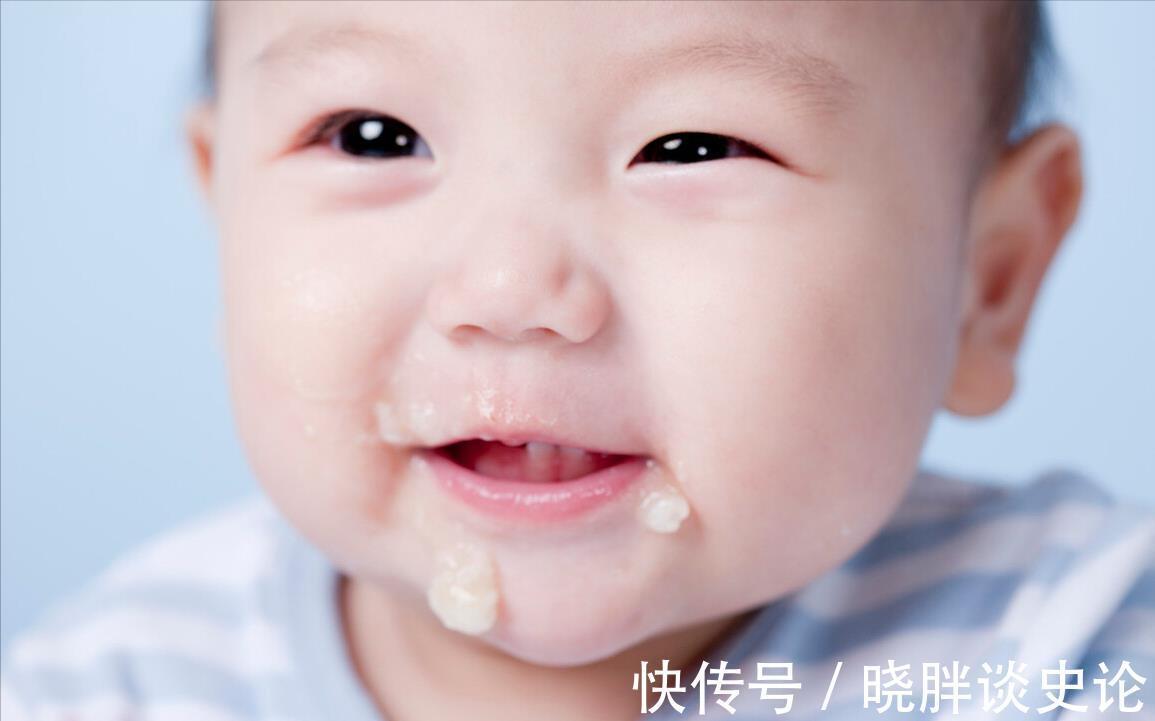 喂养|宝宝添加辅食后饮食怎么安排?1岁是分水岭,前后喂养方式大不同