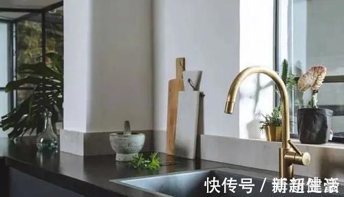 窗边|窗边这样设计,一边悬空书桌做书房,另一边卡座做休闲区,省30平