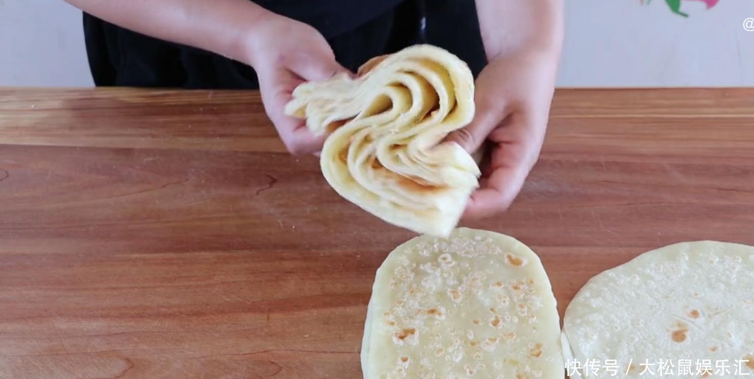 学会这个和面配方:做出家常饼,口袋饼,春饼,个个柔软好吃