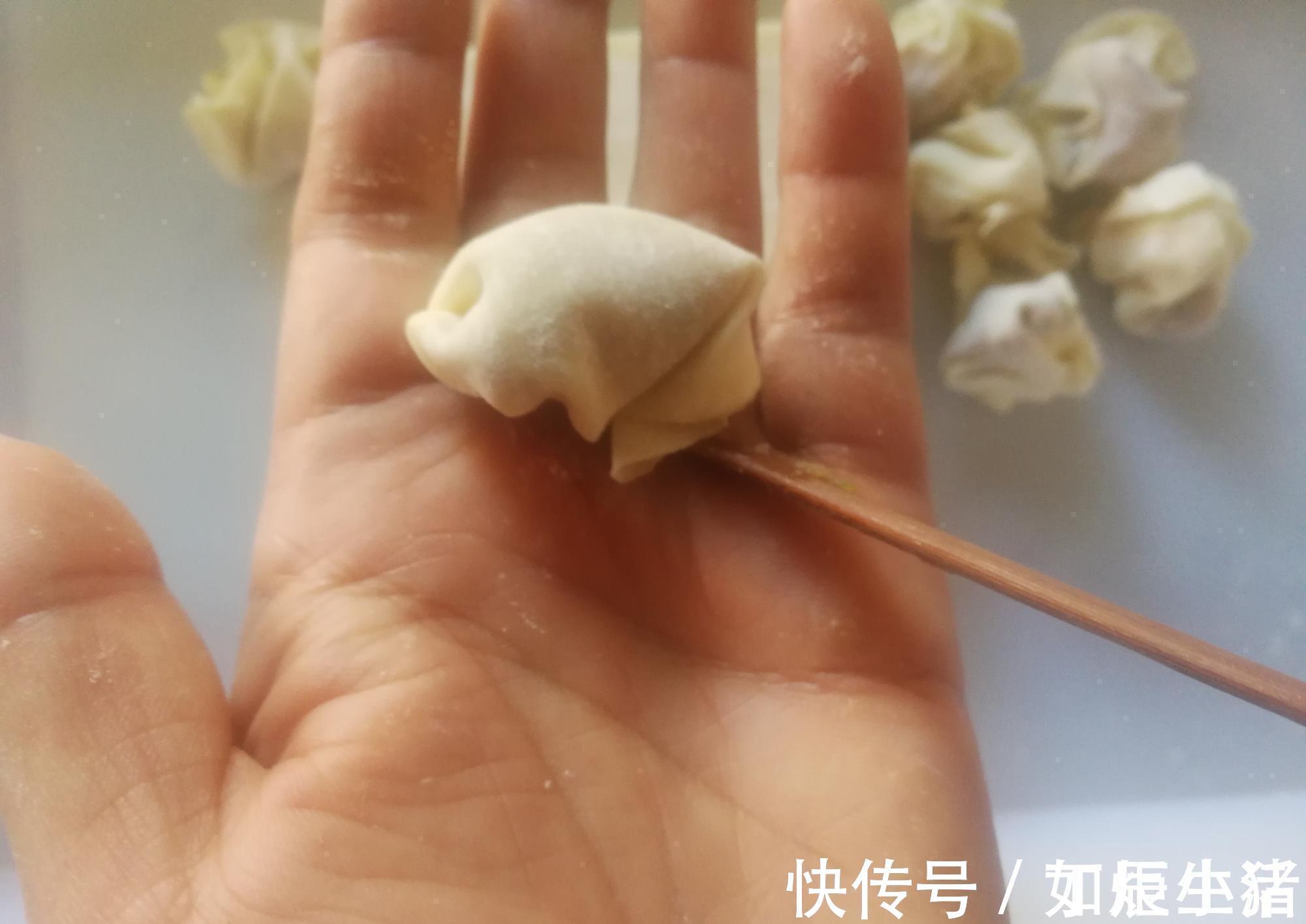 想吃小馄饨不用买，记住一个配方比例，香嫩抱团入口即化，零失败