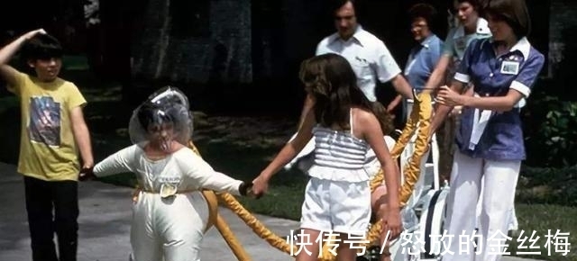 菲利普|“泡泡男孩”:12岁才走出隔离罩,在死亡前才首次触摸到妈妈