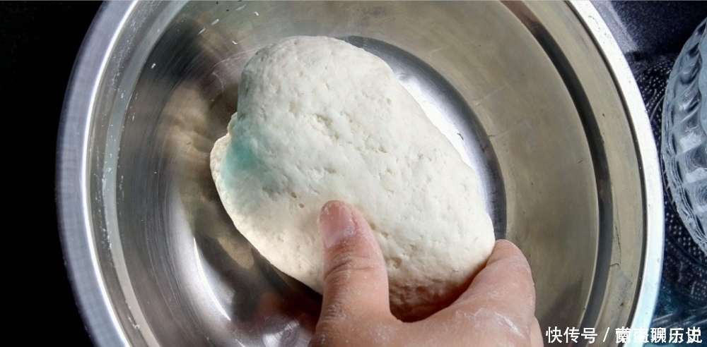 蒸馒头,冷水上锅还是开水上锅都错面点师教你一招,又大又软