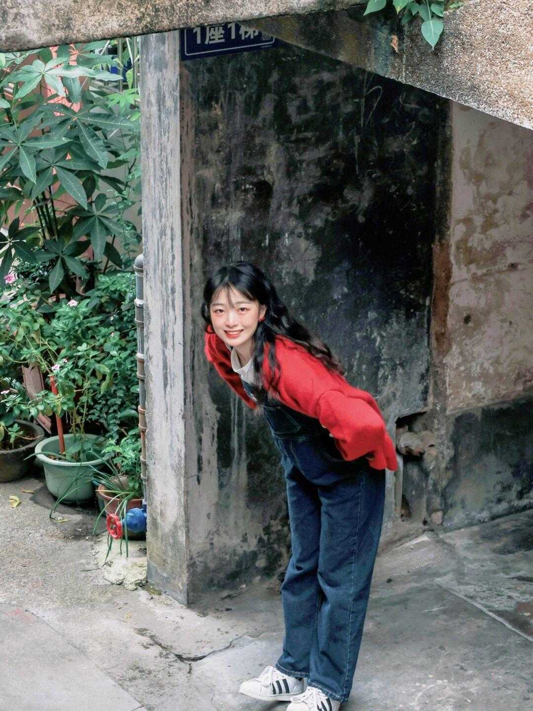 条绒 背带裤才是yyds!时髦精都爱这样穿搭,让你年轻10岁都不止