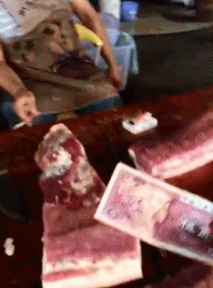 |搞笑GIF段子:美女,你的脸上究竟是涂了多少粉?