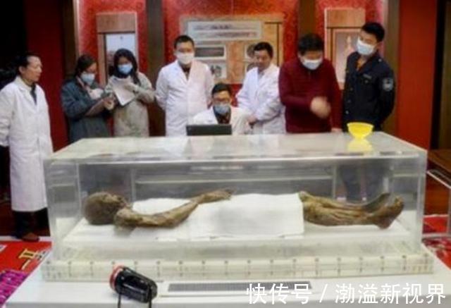 凌惠平#工地施工时,突然挖出了一具女尸,经历了两千年尸体竟然还有弹性