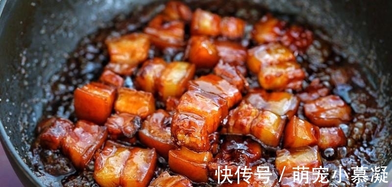 炒糖色,先放冰糖就错了,多做1步,糖色红亮诱人,不发黑不发苦