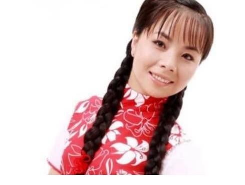 毕福剑|她在“星光大道”走红,给父母买房自己却租房,33岁嫁初恋很幸福