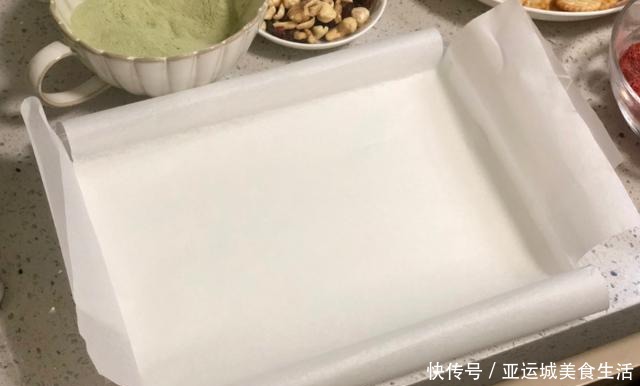 过年糖果不用买，一口平底锅，10分钟教你做好雪花酥