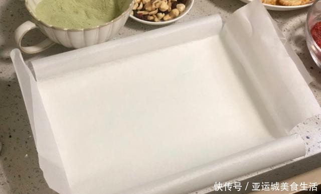 过年糖果不用买,一口平底锅,10分钟教你做好雪花酥
