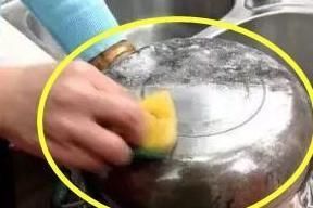 锅底垢又黑又厚“5个方法”教给你,用后锅底都反光,效果贼好