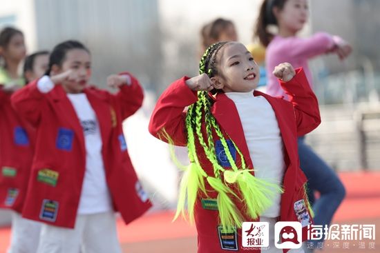 淄博荣耀广场举行2022年首场升国旗仪式|组图 | 李玉娟