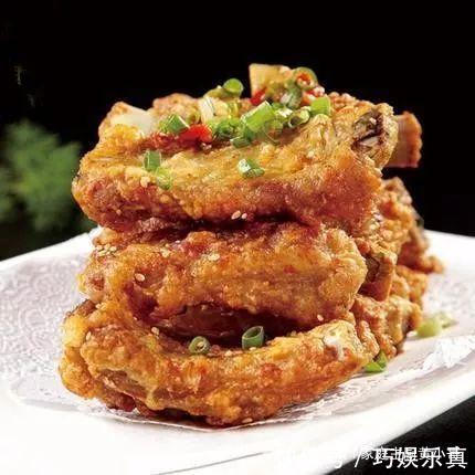 年夜饭“排骨”又出新吃法,外酥里嫩,咬一口满嘴香,待客特有面