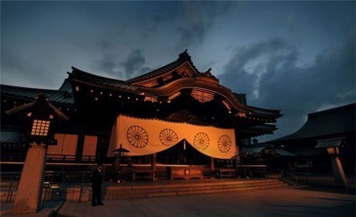 日本|19年前向靖国神社泼红漆，被日本逮捕后拒不认错的冯锦华，现怎样