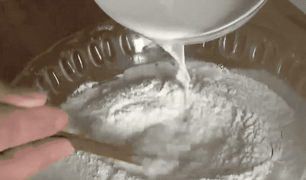  奶奶做了几十年的馒头，从来不用揉面，馒头做好了比面包都好吃