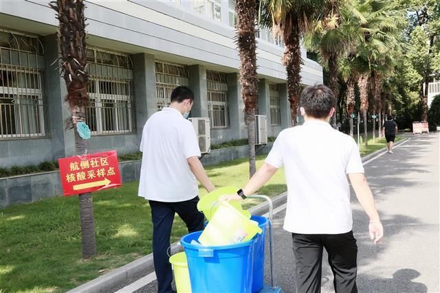 超门店|为了给医护人员制冰送冰，这家大型商超门店清空了所有冰柜