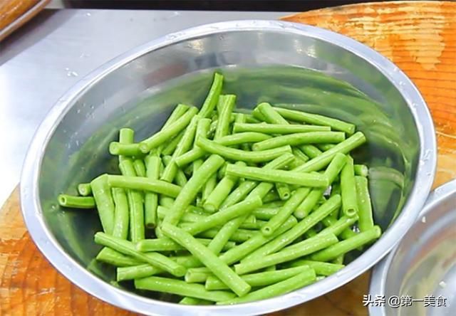 入味|蒜泥豆角很多人都做错了，学会这个方法，清脆不变色，脆嫩入味