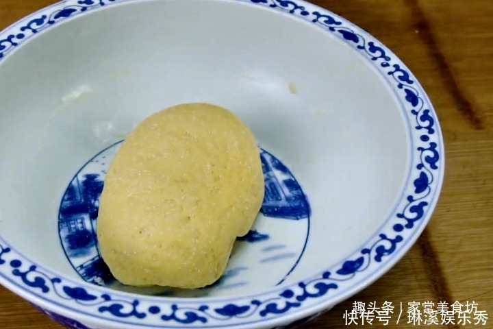 蒸鸡蛋馒头|蒸馒头时,别再用清水和面了,试试此做法,馒头暄软劲道,营养高