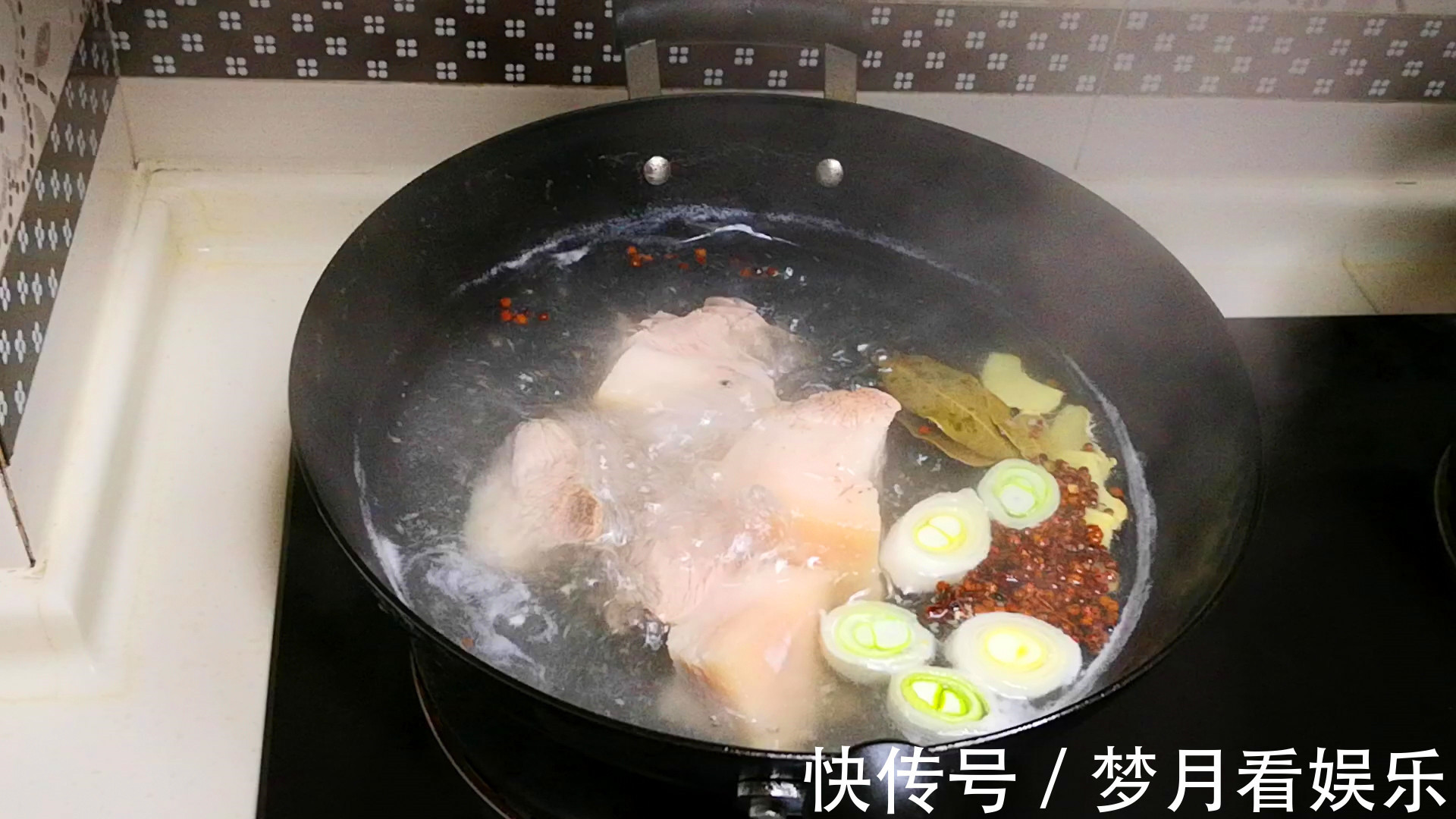 晓峰|此4种食材必须要焯水,切记不要直接下锅,为家人考虑,别偷懒