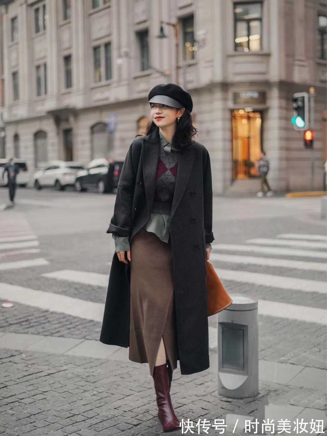 半身裙 大衣这2种搭配甩小黑裤几条街,优雅又显气质,适合40岁女人