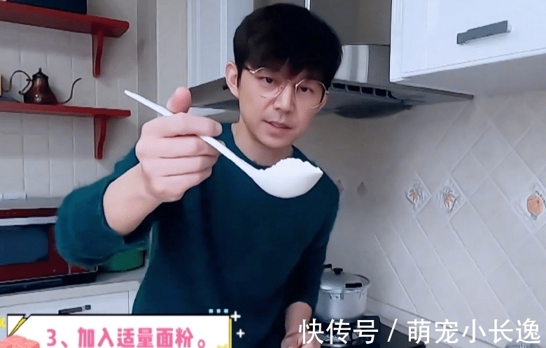 小王子|何老师喊话做蛋糕不用高压锅,大家却在关注,蛋糕旁边的“杯子”