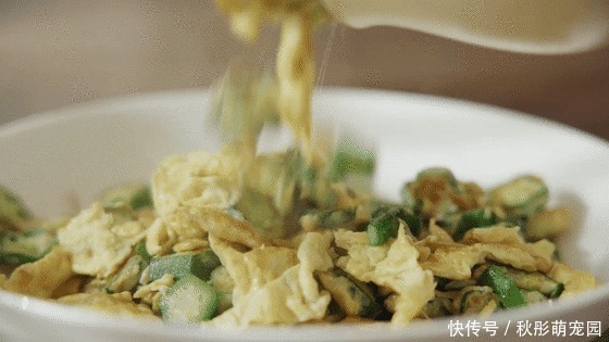 这菜是“绿色人参”，小姨三天两头吃一次，三十多了嫩的像小姑娘