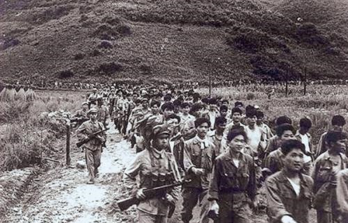 敌人|1953年7月,我军攻破“白虎团”指挥所后,还夜袭了美军的炮兵营