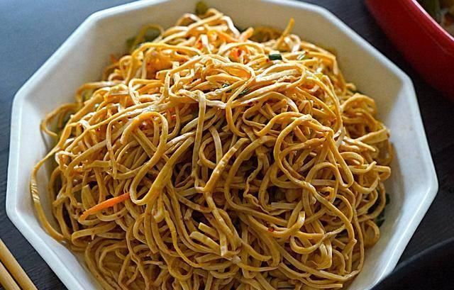 晒晒|晒晒我家今天母亲节的午餐,5个人6菜1汤,妈妈和婆婆吃得最开心