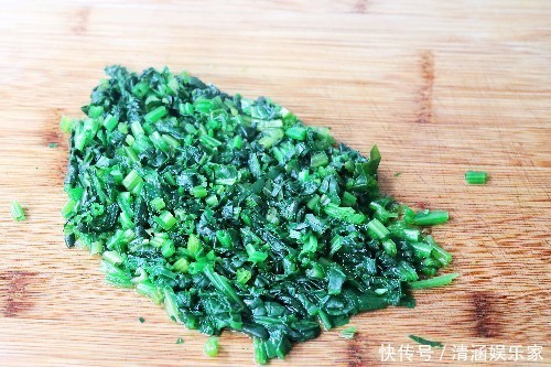 蘸汁菠菜鸡|菠菜别光炒着吃,加3个鸡蛋,香嫩可口,孩子吃上一口就停不下来