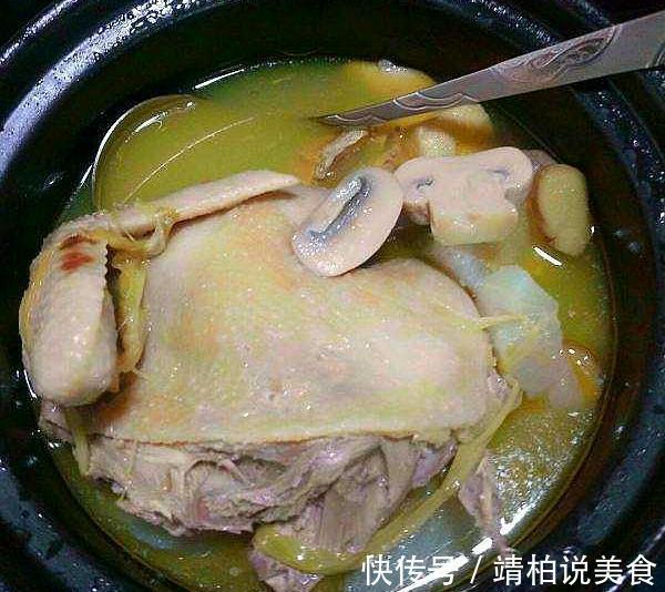 泡沫|炖鸡汤时,先放盐还是后放盐好多人弄错了,怪不得汤不浓!