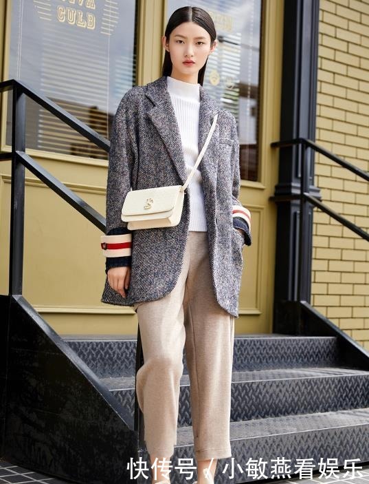 女人到了40岁,冬天穿大衣时,鞋子建议穿这3种,时髦更有档次