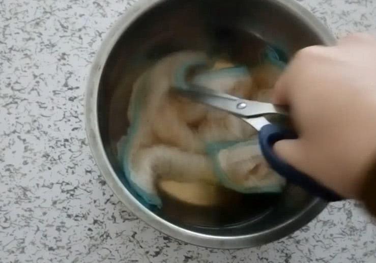 洗碗抹布油腻腻的洗不干净,原来要这样洗才洗的干净,这么简单