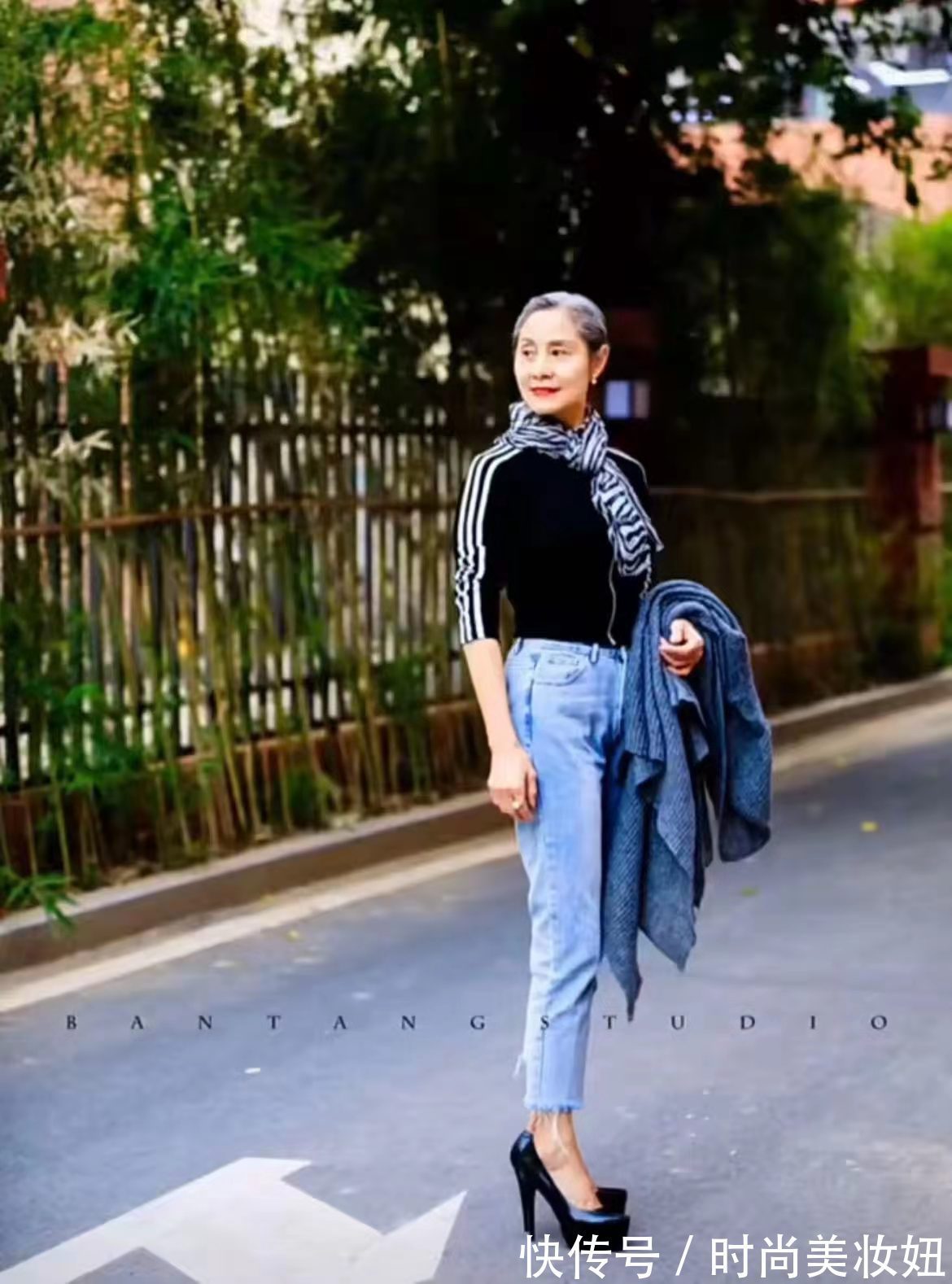 气质|70岁奶奶才是气质的典范,状态如“少女”,穿搭优雅又洋气