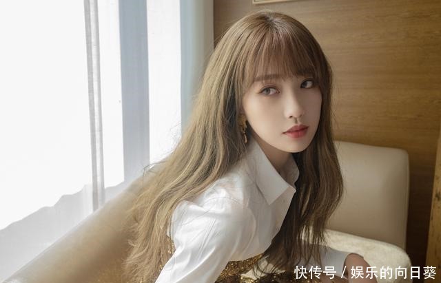 虞书欣|虞书欣上班路透生图曝光,离开五级瘦身特效,她这身材认真的