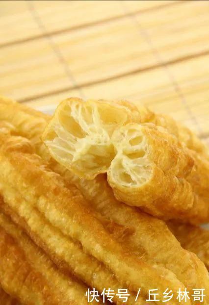 吃了半辈子油条,终于找到最正确的做法,只加一包它,根根都蓬松