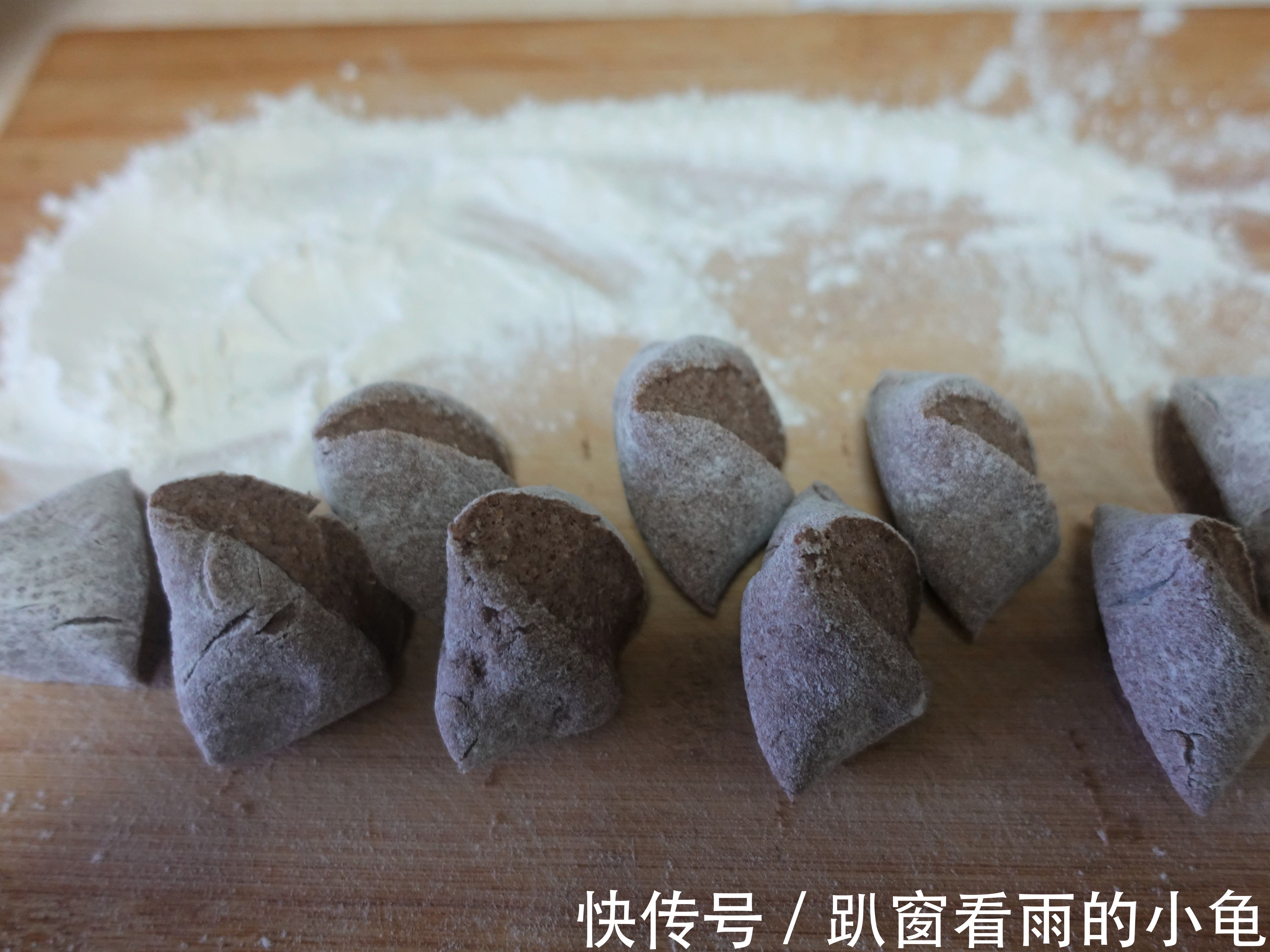 包子|黑麦面这么做,不仅越吃越香,还有营养、有助降糖和减肥