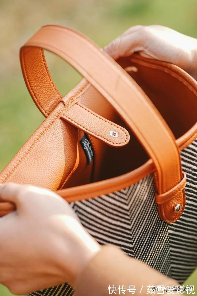 鱼骨纹|别再背烂大街的包了,2021气质又时髦的包包长这样