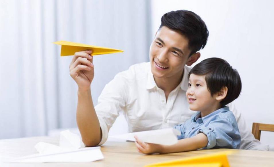 陪伴|跟谁睡就是谁的娃?错过了“黄金期”,父母再努力也徒劳