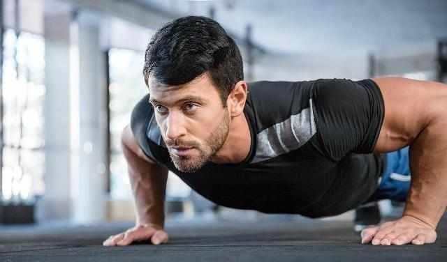 胸肌|男人长期健身却只选择做“俯卧撑”，最后会变成什么样子？