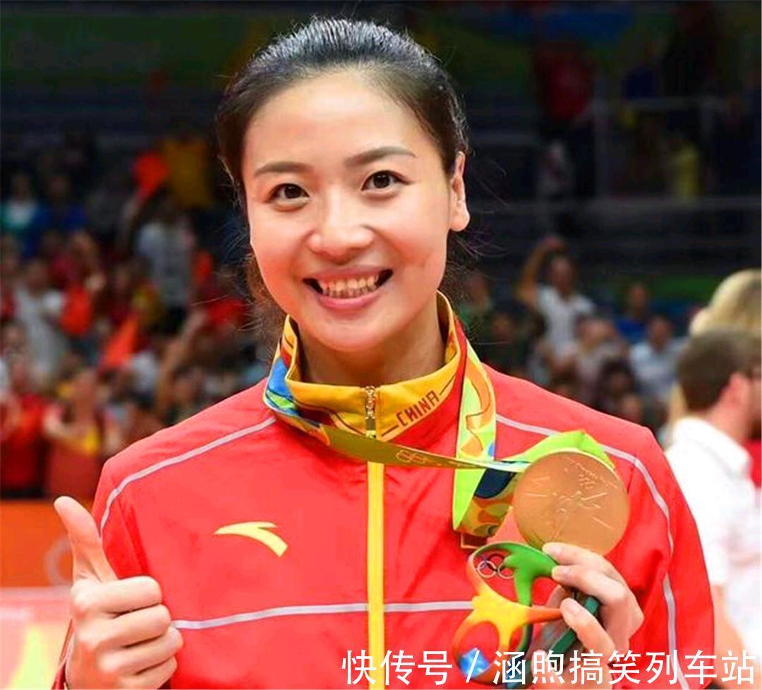 国青队|女排功勋魏秋月近照:带儿子去动物园游玩,如今已成家庭主妇!