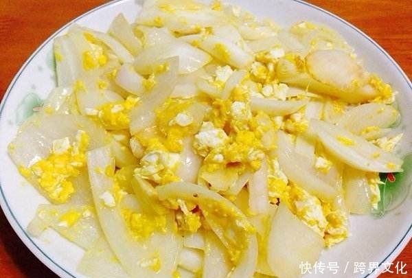 洋葱和此物一起炒,不贫血,皱纹色斑全没了,皮肤光滑远离黄脸婆