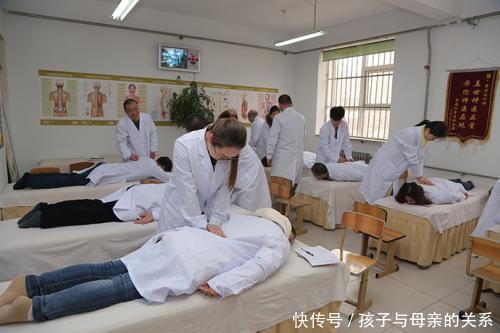 平湖秋月|转告亲人：一旦失眠就用这5个方法，告别失眠，睡得香甜气色好