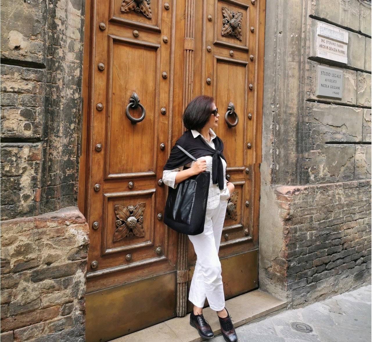 开春不穿裙子还可以穿什么？九分裤 平底鞋，六十岁女人穿好时髦