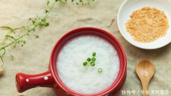 水煮沸|熬稀饭的时候,是水开了放米,还是冷水中放米好喝呢